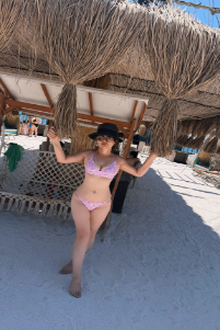 Asenya profil fotoğrafı